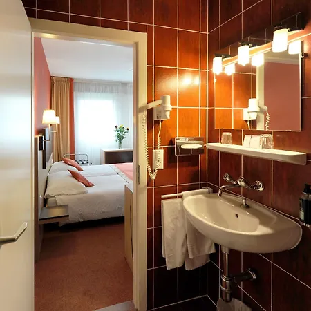 Bon Port Hotel