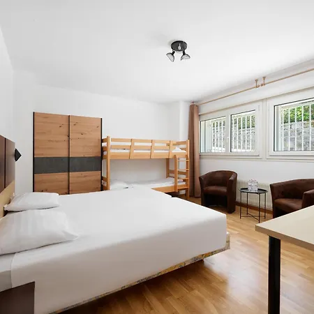 Bon Port מונטרה