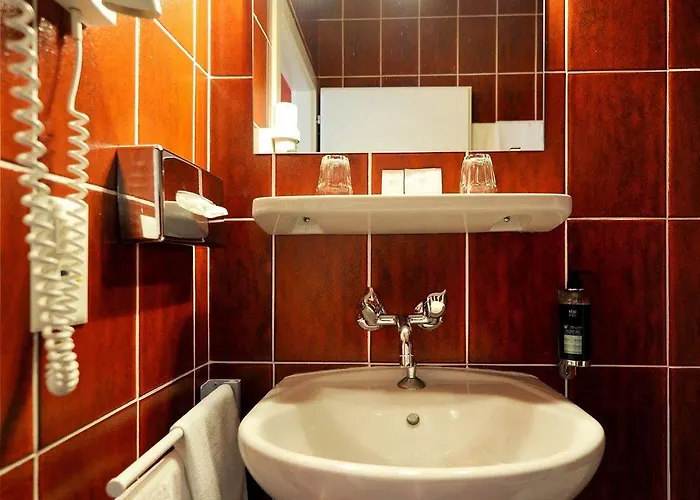 Bon Port فندق مونترو